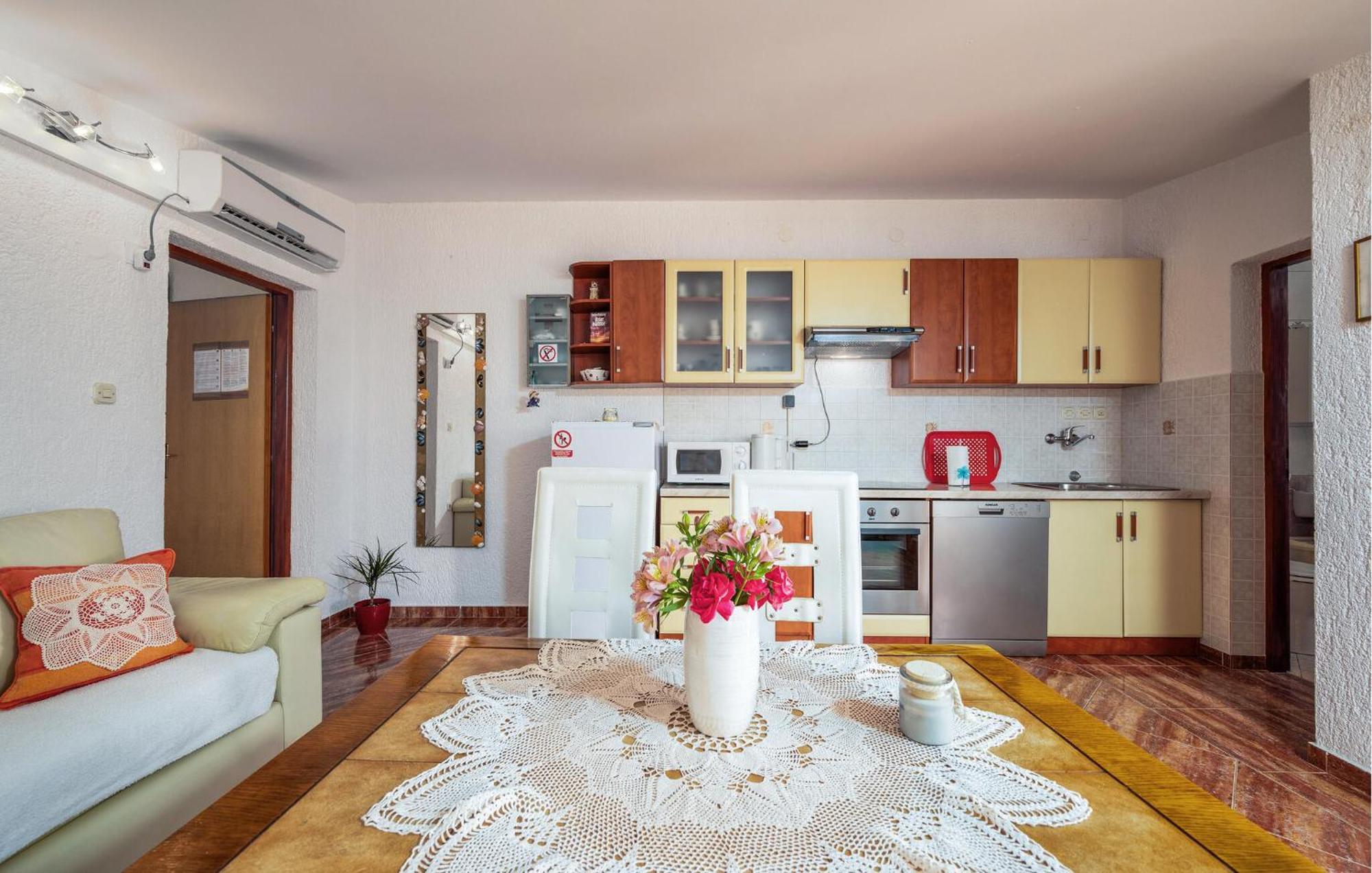 1 Bedroom Beautiful Apartment In Betiga Barbariga Extérieur photo