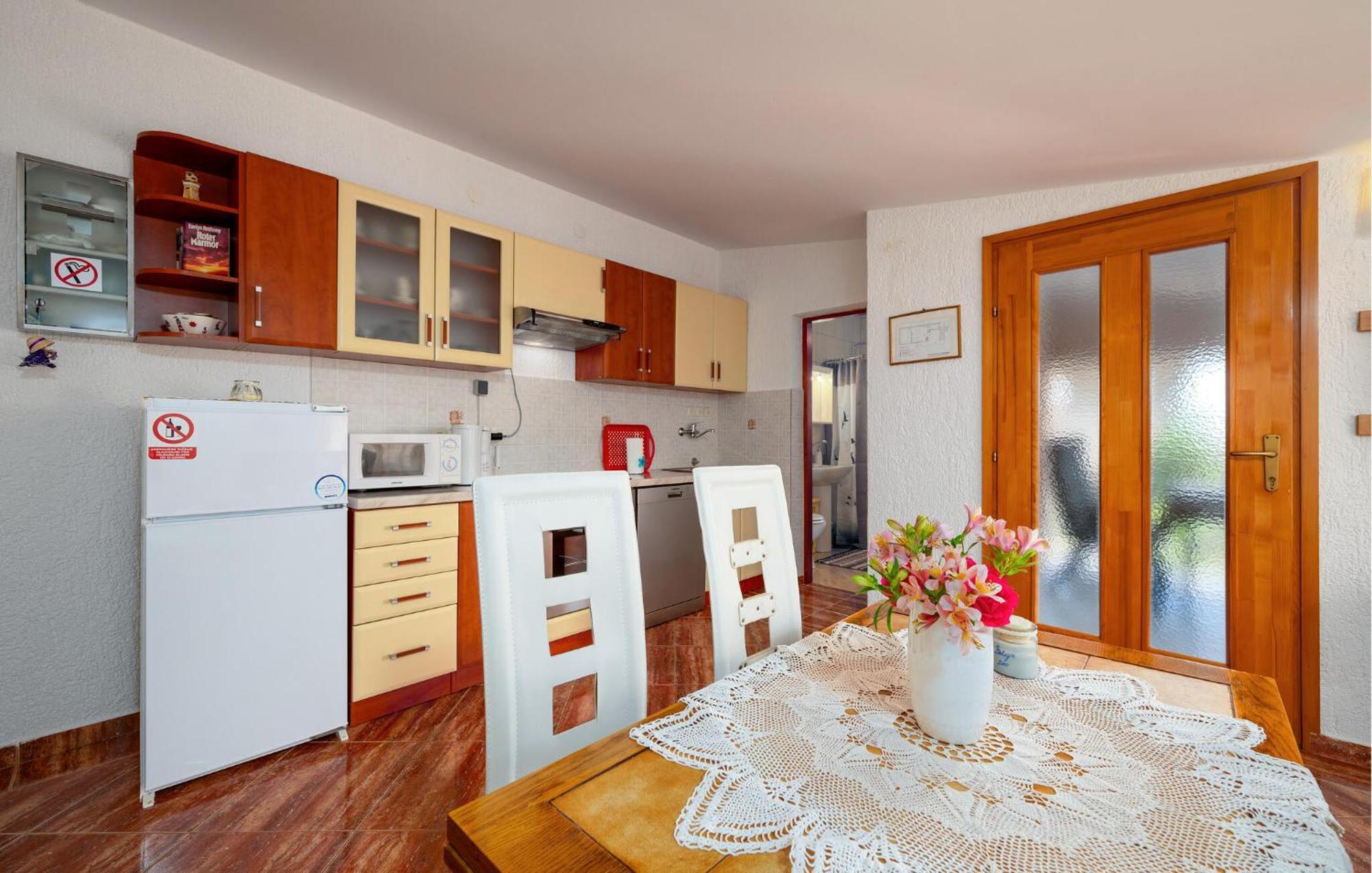 1 Bedroom Beautiful Apartment In Betiga Barbariga Extérieur photo